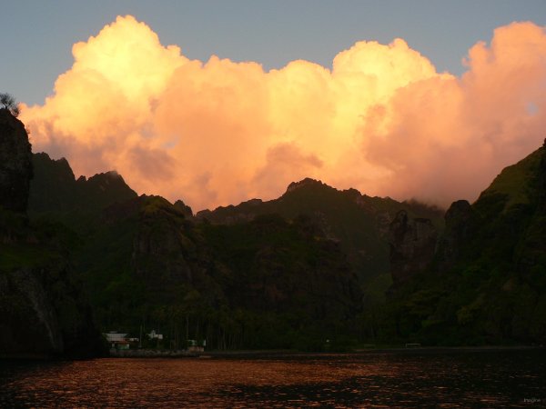 61- Les nuages s'empourprent avant la nuit 